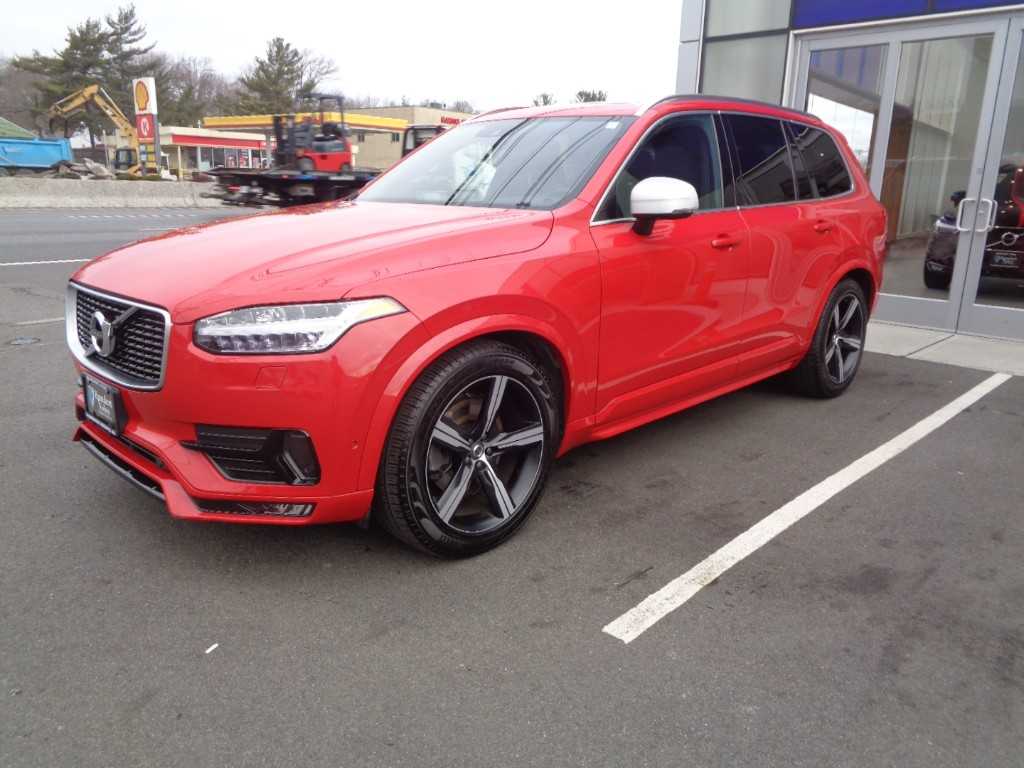 Volvo xc90 red